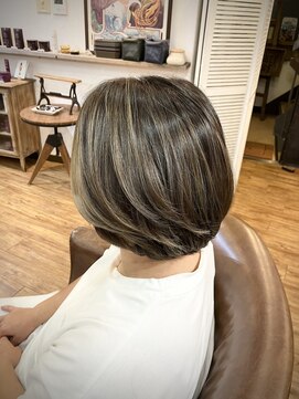 ワン エイティー ディグリース 恵比寿(180°One Eighty Degrees.) ショートボブ/ブリーチハイライト