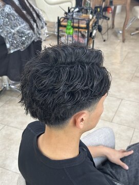 ロストシティ 横浜(LOST CITY) 「清潔感 × 色気」七三ツイストピンパーマ