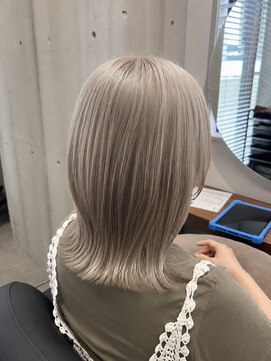イルダバイグラッシー センター北(iluda by glassi) ハイトーン × ミディアムレイヤーカット