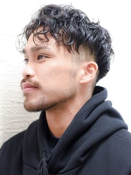 メリケンバーバーショップ コウベ(MERICAN BARBERSHOP KOBE) 七三オールバックツイストパーマかき上げヘアコンマヘア1