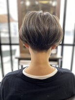 カルアテラス(CALA terrace) 刈り上げ前下がりショートボブ