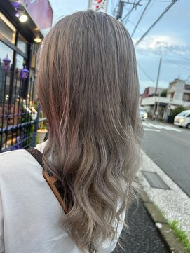 フェイスティ(feisty) pearl gray