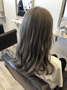 クレア(CREA) ミルクティーグレージュ×ブラックインナーカラー