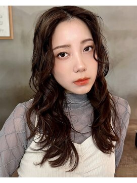 メゾンドムニ 恵比寿(Maison de MUNi) 20代30代40代大人可愛いデジタルパーマナチュラルくせ毛風