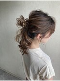 ベージュ×ラフポニーテール