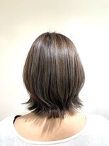 アズール 草加(azule) ミディアムウルフカット ハイライトカラー