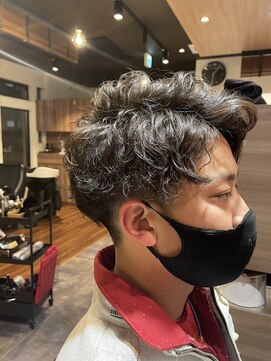 ラプチャー 上小田井(RAPTURE) ツーブロックアップバング七三ニュアンスパーマツイストパーマ