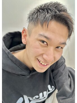 ロミーオム 本厚木(ROMMY. Homme) 刈り上げツーブロックアップバングショートビジネスメンズヘア