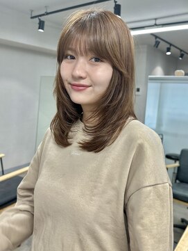 オグジュアリー 表参道(aux.) ミディアムレイヤー×ブラウンベージュ