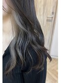 レイヤーカットとイヤリングカラーでミルクティーベージュ