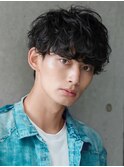 スーツ短髪ツーブロック束感モテる黒髪シークレットパーマ流行