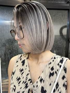 ヌエン 渋谷(NU/EN) 秋のトレンド外国人風バレイヤージュとアッシュグレージュのボブ