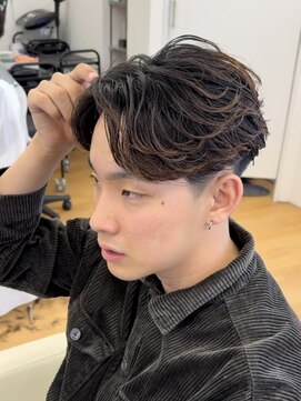 ビカム 名駅(become) 【フェザーパーマ】センターパートフェザーショートツイスト