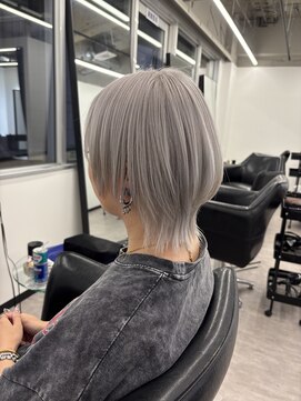 バズ サッポロ バイ フィーネ(BuzZ sapporo by Fi-Ne) ホワイトシルバーカラー