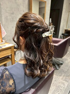 アフィナー(Afinar) 【横浜/横浜駅】上品ハーフアップアレンジ