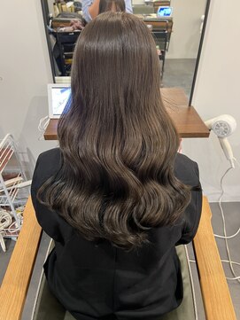 シウ(shiwu) 透明感グレージュ