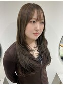 ミントカラー レイヤーカット オリーブベージュ 顔まわりカット