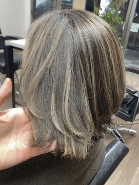 ヴィフ 大船(VIF) レイヤーカット/白髪ぼかし/ハイライトカラー/大船駅/大船/鎌倉