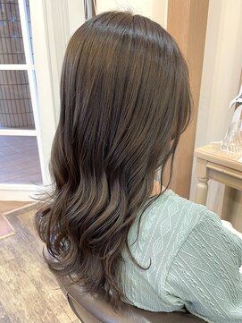 アルターリール(aL ter Rire) 赤み消し◎オリーブベージュ/中村郁未