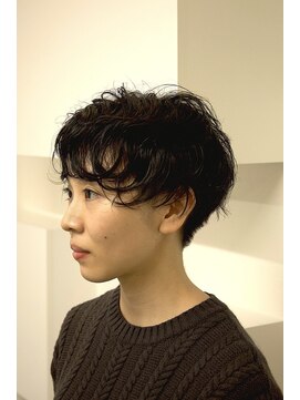 シティ(city) 刈り上げショート女子_くるくる_モノトーングレージュ