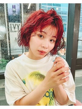 シア(sia) カーリーボブ