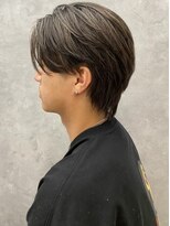 フンヌ フンヌ(funnufunnu) スーツにも合う白髪ぼかしのメンズハイライト