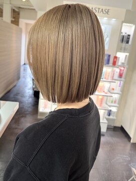 キャパジャストヘアー(CAPA just hair) ハイトーンベージュ切りっぱなしボブ