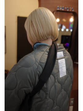 チャプター 問屋町(chapter) 髪質改善切りっぱなしボブミニボブブロンドベージュダブルカラー