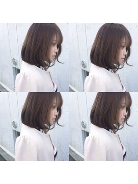 ヘアデザイン ソラ(Sola) ガーリーハニーベージュカラー 内巻きふんわりボブ