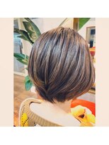 カミビトグロウ(kamibito glow)&nbsp;20代30代40代大人上品グレージュハイライトレイヤーボブ