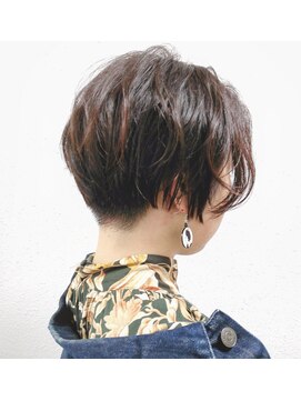 ジェナ(Jena) ハンサムショート×ニュアンスレッド