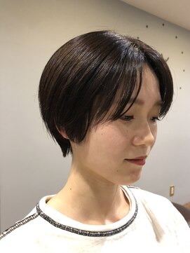 ウィーク 梅田(UiiC) 大人女性のためのハンサムショート【uiic rira】