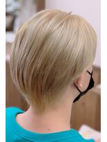 ヘアーサロン プアメリア(Puamelia)&nbsp;ホワイトブロンドハイトーンマスキュリンレイヤーショート