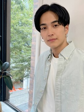 ハニーシブヤ(HONEY shibuya) スーツ短髪ツーブロック束感モテる黒髪シークレットパーマ流行