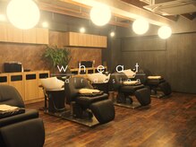 広々とした空間に全席フルフラットの厳選したシャンプー台をご用意