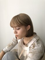 シスタ(SISTA) 前下がりボブ×ハイトーン×ブロンド×ヌーディーカラー