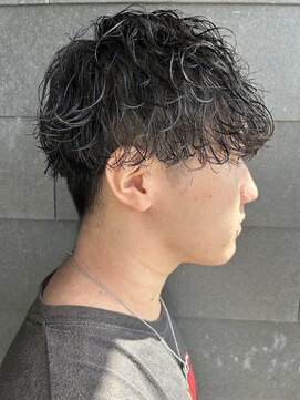 ヒュイル バイ ニアウ(Hwyl by Niau) メンズマッシュパーマ波巻スパイラルパーマニュアンスパーマ