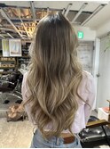 むすべば暗めに見えるバレイヤージュ・大人ロングレイヤーカット