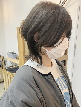 キューズ クラブ(cuz KLUB) 【cuzKLUB】ショートウルフカーキグレージュ【池袋】