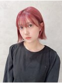大人可愛いピンクアッシュ耳掛け小顔外はねショートボブ