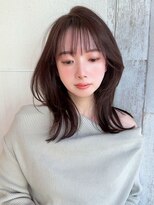 30代に人気！顔周りの後れ毛がかわいいシャギーレイヤーロング