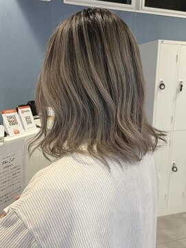 プラス ファースト ヘア(Plus 1st) シャドールーツ×グレージュ×ミディアム外巻き