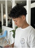 動きと束感で魅せる、軽やかフェザーパーマ」