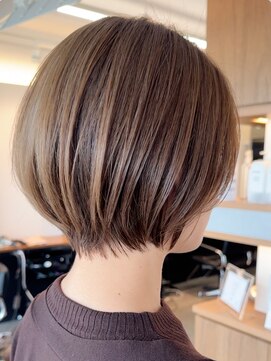 エリマ 横浜西口(elima) 横浜西口白髪染めショートヘアタッセルボブミルクティーベージュ