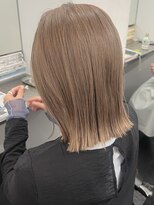シベルバレー 横浜(sibell) 20代30代切りっぱなしボブタッセルボブ顔周りレイヤーベージュ