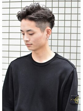 クオンヒール 淀屋橋店(QUON HEAL) スペインカール/スパイキーショート/フェザーパーマ/フェード×