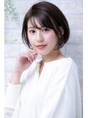 フリンジウェーブ&ココアブラウンの大人かわいい前髪耳かけボブ