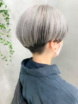 テトヘアー(teto hair) ハンサムショート、刈り上げ、ヴェールカラー、シルバー