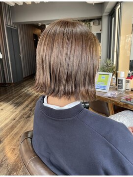 ヘアアンドメイク エジェリ(hair&make egerie) ラベージュ・暖色系ベージュ・切りっぱなし前下がりボブ