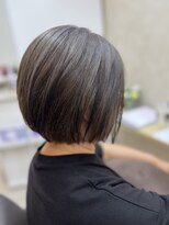 モモ(MOMO)&nbsp;丸みボブ&白髪ぼかし